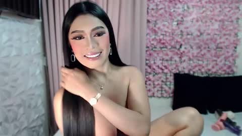 Snapshot of martha_fox chatting on September 29, 5:40 am DONT FORGET TO FOLLOW ME AND GIVE ME A THUMBS UP GUYS- martha online show from September 29, 5:40 am