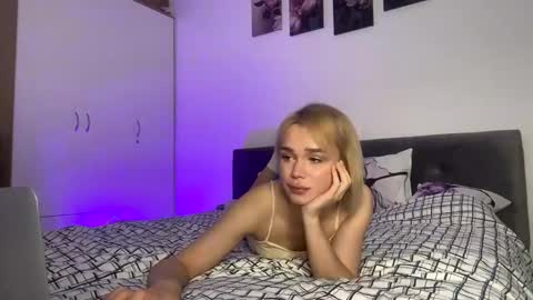 Snapshot of mary_geyson1 chatting on December 9, 11:36 pm Mary online show from December 9, 11:36 pm
