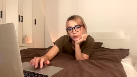 Snapshot of mary_geyson1 chatting on February 12, 8:18 pm Mary online show from February 12, 8:18 pm