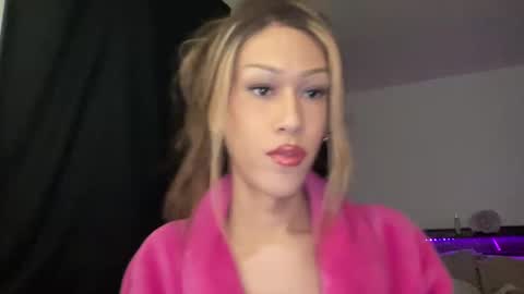 MOLLY MILLS online show from February 15, 2:05 am