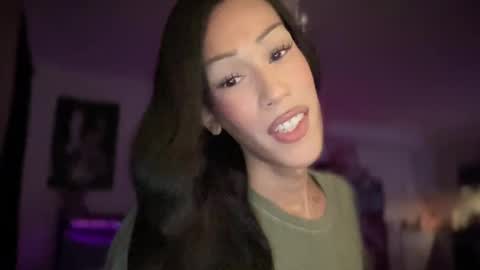 MOLLY MILLS online show from September 29, 2:00 am