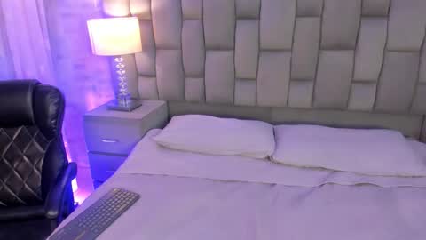 Maxine Minx online show from March 16, 5:44 am