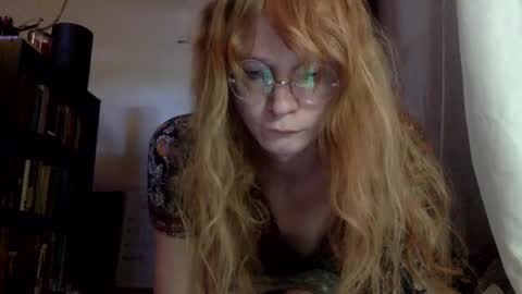 Snapshot of mellifluenced chatting on October 22, 6:21 pm Mellifluenced online show from October 22, 6:21 pm