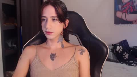 Snapshot of mely_roussex chatting on March 7, 11:32 am mely online show from March 7, 11:32 am