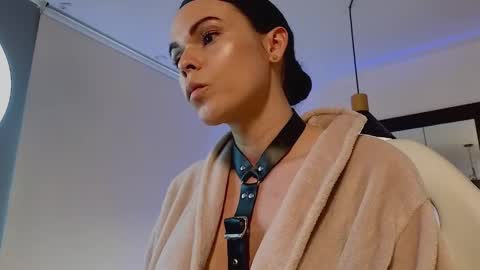 Mia online show from January 31, 6:14 pm