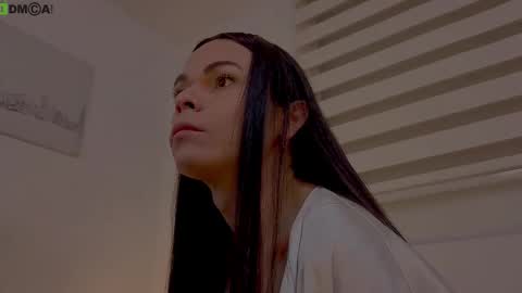 Mia online show from February 3, 10:31 am