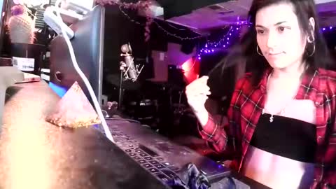 Snapshot of michelle_flowers chatting on October 23, 4:05 am michelle_flowers online show from October 23, 4:05 am
