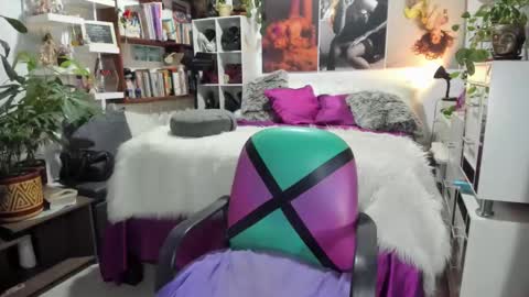 Snapshot of michelleapihel chatting on February 21, 11:21 pm michelle apihel online show from February 21, 11:21 pm