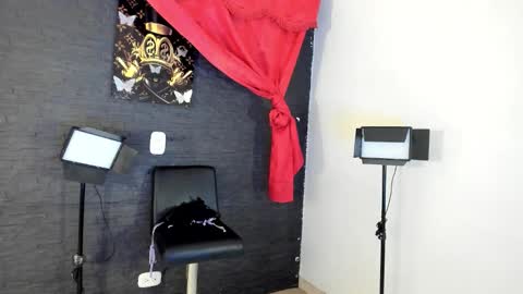  MELANIE  online show from October 12, 7:55 am