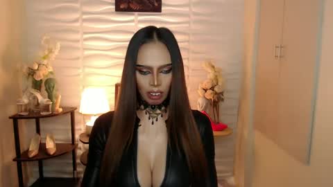 Mistress MikeyAlawi online show from December 4, 6:44 pm