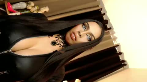 Mistress MikeyAlawi online show from February 28, 2:31 am