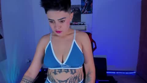 Im girl my name is Johana  online show from December 13, 10:23 pm