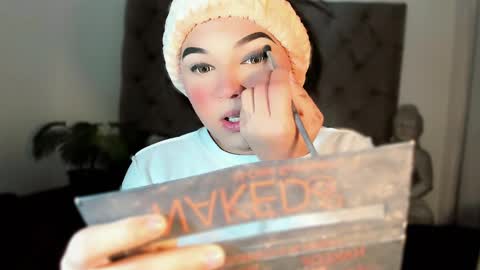 miss_zz online show from April 12, 12:30 pm