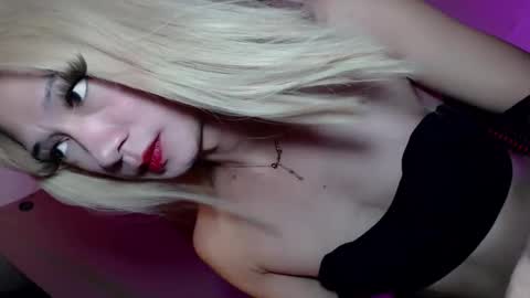 Snapshot of mistress_kim18 chatting on October 13, 5:20 am mistress kim18 online show from October 13, 5:20 am