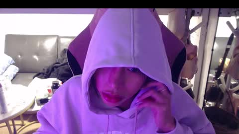 Snapshot of monstercockselfsuck chatting on December 8, 10:52 am ELYSE A SIMPLE GIRL online show from December 8, 10:52 am