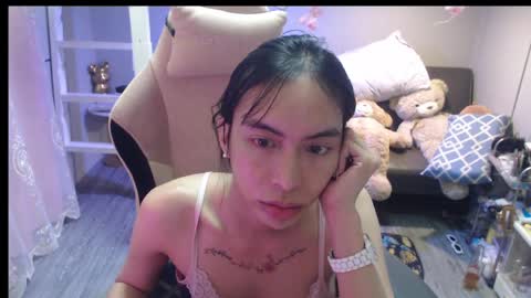 ELYSE A SIMPLE GIRL online show from April 12, 12:30 pm