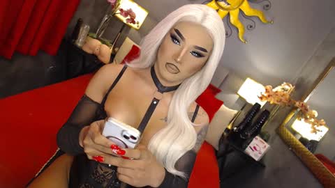 TRICXIEBELLE online show from January 26, 8:25 am