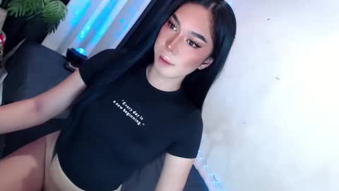 Snapshot of montrous_princessx chatting on January 25, 9:47 am Princess take me to private or password show online show from January 25, 9:47 am