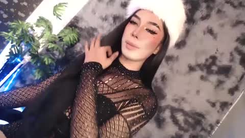 Snapshot of montrous_princessx chatting on February 10, 6:42 am Princess take me to private or password show online show from February 10, 6:42 am