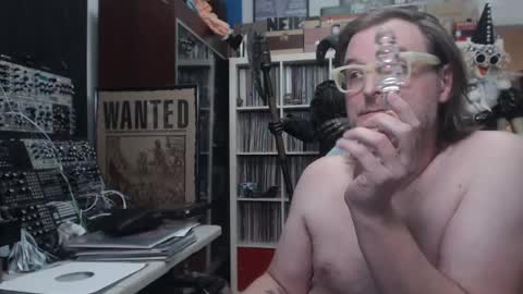 Muziknerd online show from December 13, 1:48 am