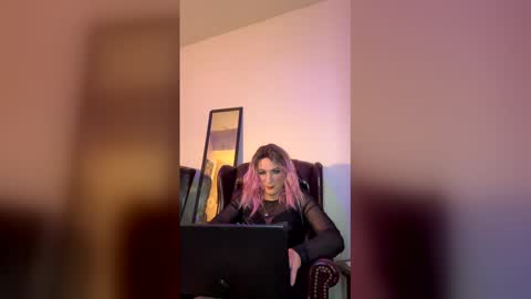 nadia_crivello online show from December 23, 12:48 am