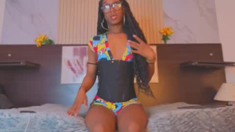 Snapshot of nahomy_james25 chatting on October 9, 12:01 am nahomy_james25 online show from October 9, 12:01 am