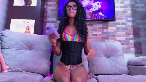 nahomy_james25 online show from July 26, 11:33 pm