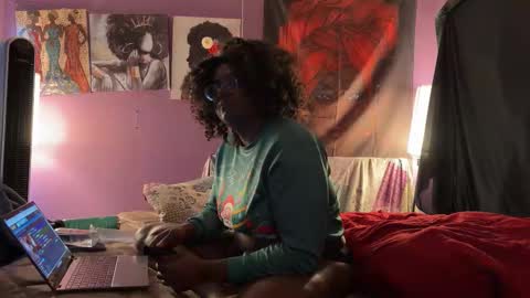 Naomi online show from December 15, 10:15 pm