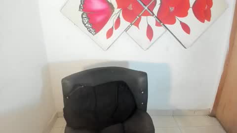 naomiwildburn online show from April 5, 7:56 pm