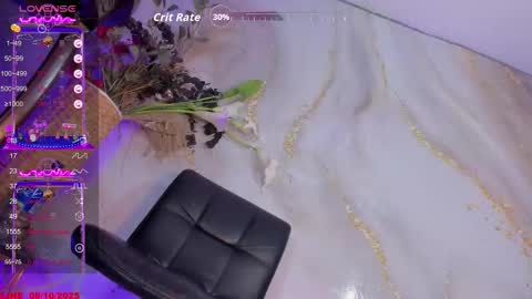 Snapshot of naughty_lizeth chatting on October 8, 9:05 pm lizeth online show from October 8, 9:05 pm