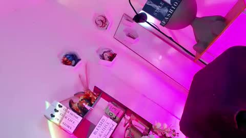 naughtybynight28 online show from October 4, 4:46 am