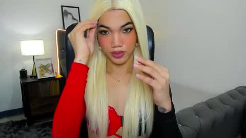 Snapshot of naughtyvixennova chatting on October 13, 4:36 am Cassie online show from October 13, 4:36 am