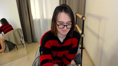 Snapshot of nicole_cidman chatting on October 10, 8:15 am Nicole online show from October 10, 8:15 am