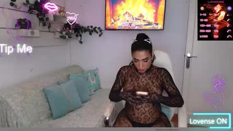 Nicolle Bustamante online show from February 10, 9:00 pm