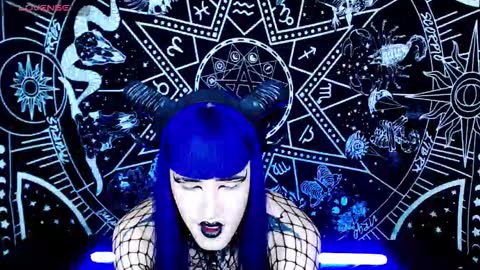 caroline online show from October 3, 12:43 am