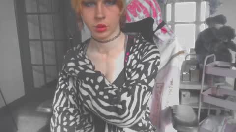 Lucy online show from April 3, 2:37 pm