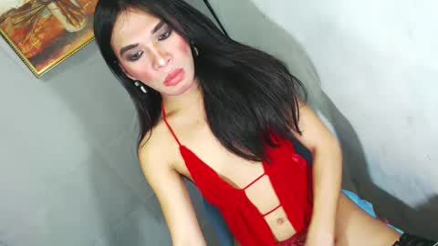 IM CHIE  DONT FORGET TO FOLLOW ME  MAKE ME SMILE HERE  THUMB UP FOR 25TOK  online show from February 7, 2:04 pm