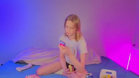 oliviaapink online show from March 20, 3:24 pm