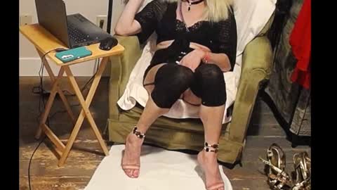 Snapshot of pammy_cd chatting on February 26, 1:43 am Sluttie Pammy online show from February 26, 1:43 am