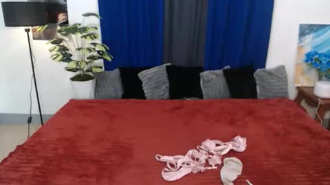 paulalawman online show from April 19, 9:39 pm