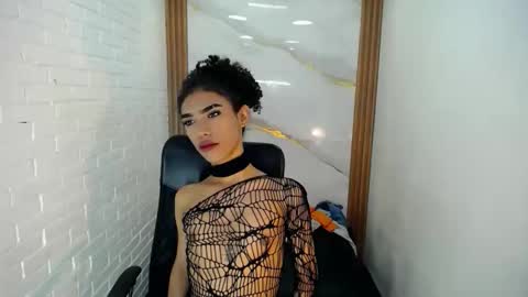 Snapshot of penelopee_rouse chatting on October 16, 8:52 pm Penelopee Rouse online show from October 16, 8:52 pm