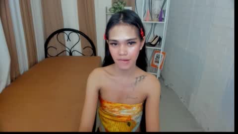 Snapshot of petiteasianaliyah chatting on October 8, 9:10 am Aliyah online show from October 8, 9:10 am