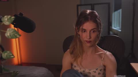 caracal online show from September 27, 11:47 pm