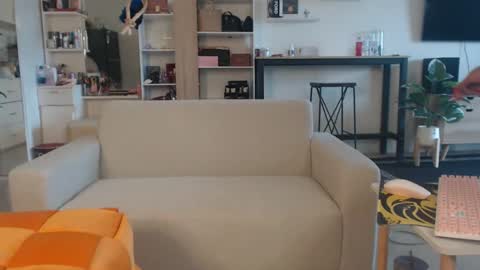 Snapshot of plasticgirll chatting on December 8, 4:01 am plasticgirll online show from December 8, 4:01 am