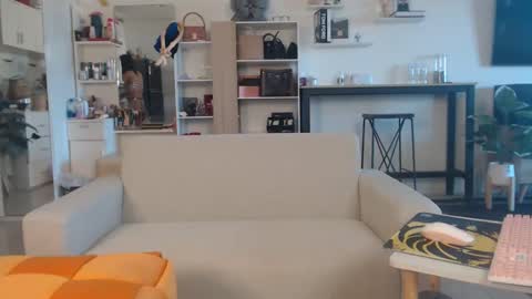 Snapshot of plasticgirll chatting on December 10, 1:58 am plasticgirll online show from December 10, 1:58 am