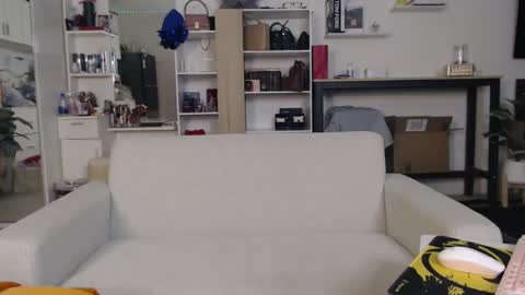 Snapshot of plasticgirll chatting on December 28, 4:09 pm plasticgirll online show from December 28, 4:09 pm