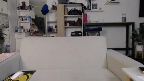 Snapshot of plasticgirll chatting on January 20, 1:53 pm plasticgirll online show from January 20, 1:53 pm