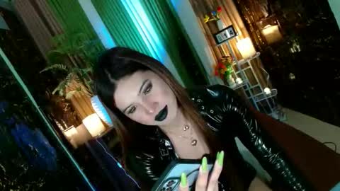 Snapshot of queen_kendalx19 chatting on October 14, 12:44 am Kendal online here from 6am-3pm philippine time online show from October 14, 12:44 am