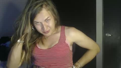 Snapshot of queennicky88 chatting on December 6, 3:35 am Nico online show from December 6, 3:35 am