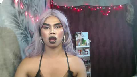 queenpinayebony_xx online show from April 18, 12:18 pm